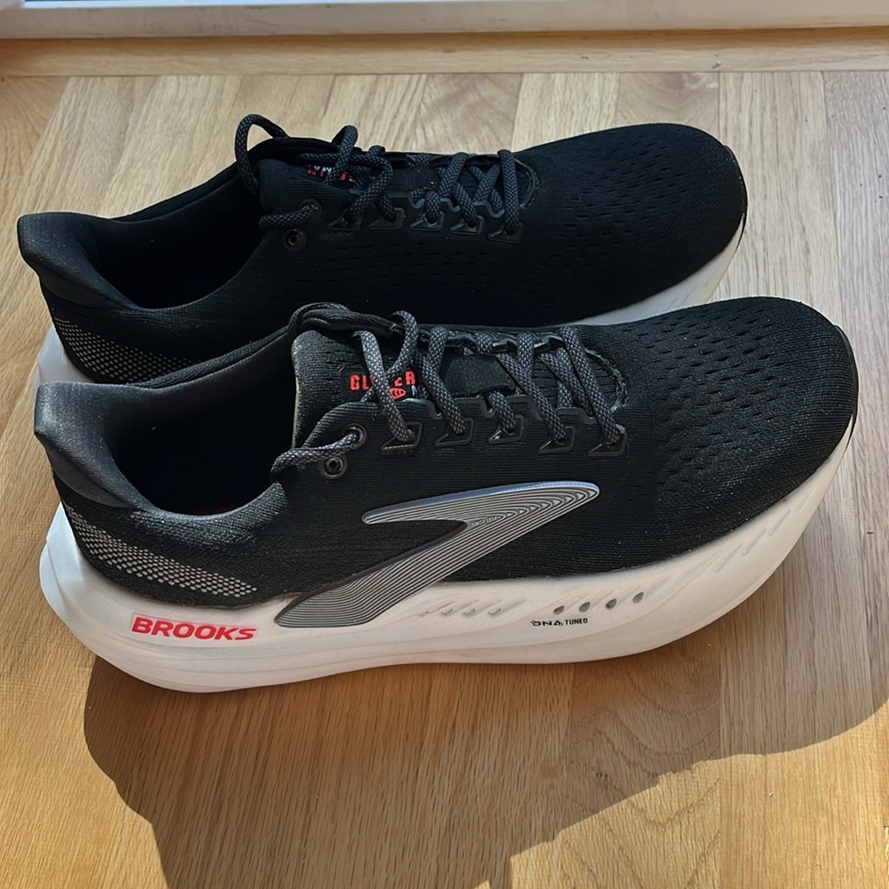Brooks Glycerin Max running shoes—in near perfect condition